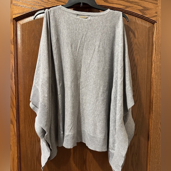 Michael Kors Poncho pullover sweater - Picture 5 of 6